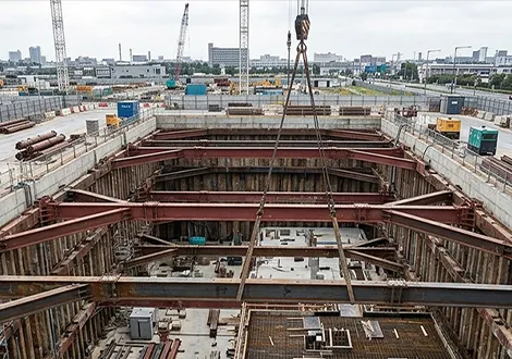 地下躯体の構築に伴う切梁の盛替え